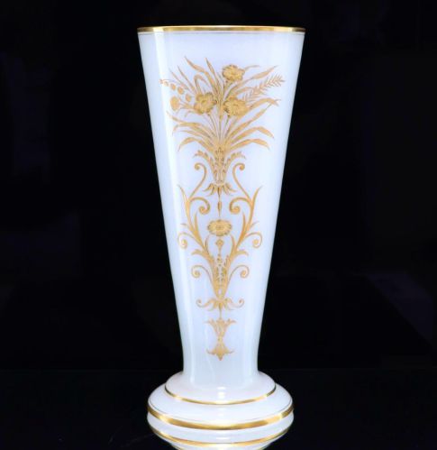 バカラ 花瓶 中古の魅力と品質をご紹介