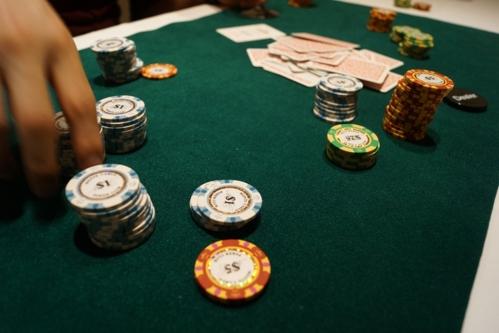 人生の駆け引き：ギャンブル、麻雀、ポーカー